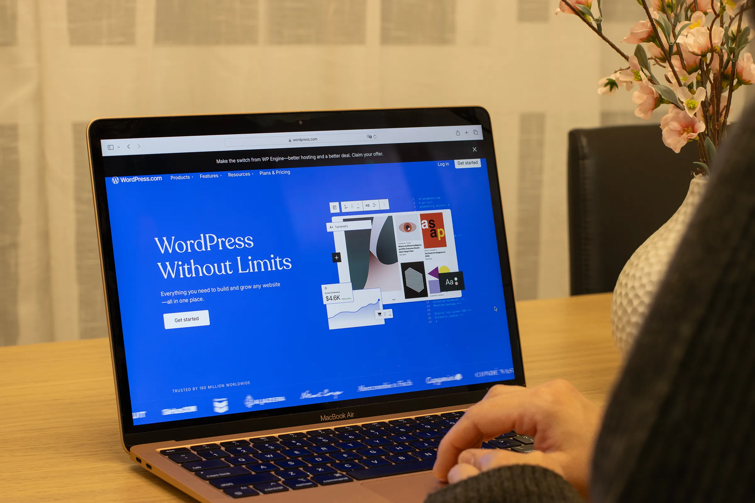 Content manager working with a responsive block-based website editor